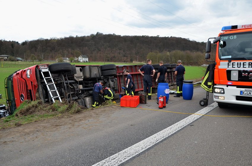 Bierlaster umgestuerzt A 3 Rich Frankfurt Hoehe AS Lohmar P010.JPG